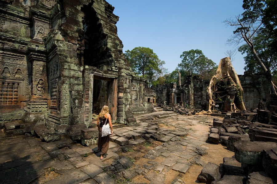 Затерянный в джунглях. Камбоджа храмы в джунглях. Храм Ангкор в джунглях. Ангкор-ват Камбоджа Затерянный город. Затерянный храм в Камбодже.